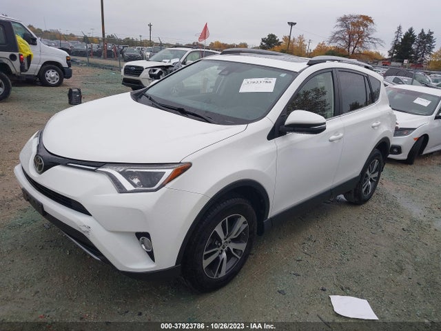 Toyota Rav4 Xle 2017 JTMRFREV1HJ137100 Image 2