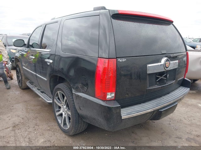 2013 CADILLAC ESCALADE 1GYS3BEF2DR251087 Photo 2