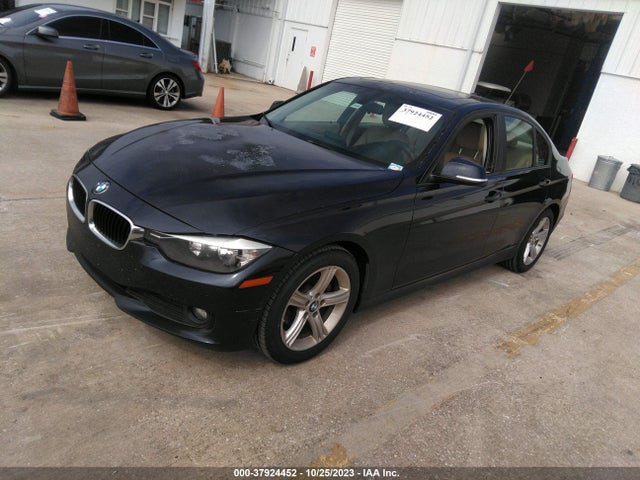 BMW 3 Series 320i 2014 WBA3B1G55ENN90895 Image 2