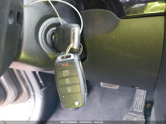 5XYKT3A69FG619090 KIA SORENTO LX