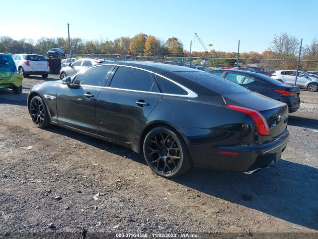 2011 JAGUAR XJ SAJWA2GB5BLV13631 Photo 2