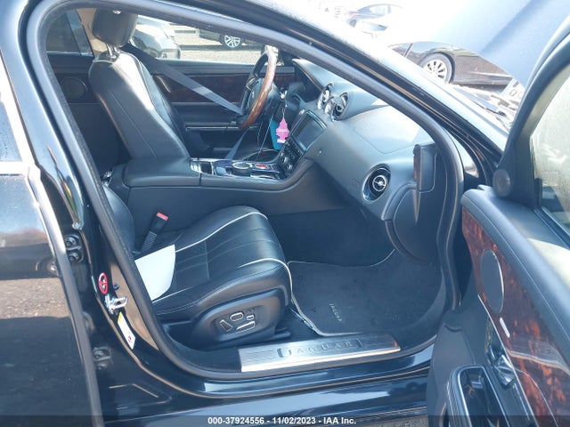 2011 JAGUAR XJ SAJWA2GB5BLV13631 Photo 4
