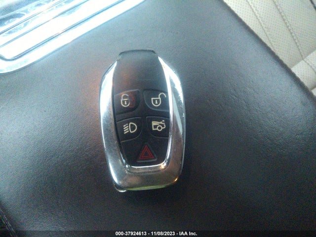 2011 JAGUAR XJ SAJWA2GB7BLV13758 Photo 10