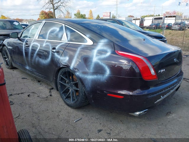 2011 JAGUAR XJ SAJWA2GB7BLV13758 Photo 2