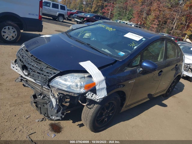 Toyota Prius Two 2014 JTDKN3DU9E1771969 Image 2