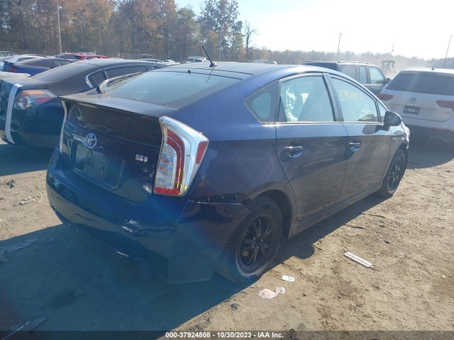 Toyota Prius Two 2014 JTDKN3DU9E1771969 Image 4