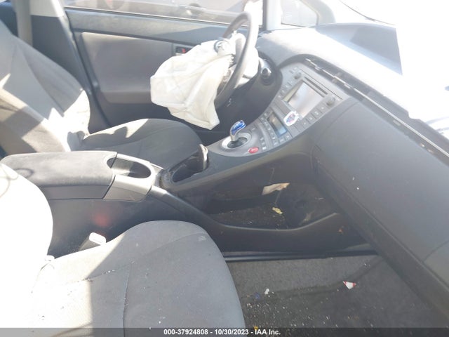 Toyota Prius Two 2014 JTDKN3DU9E1771969 Image 5