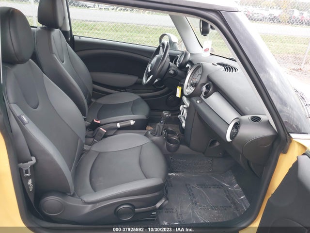 2009 MINI COOPER HARDTOP WMWMF33559TW70886 Photo 4