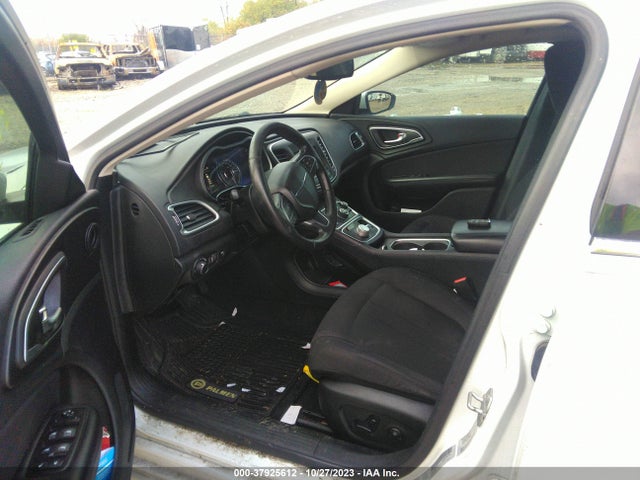 Chrysler 200 Limited 2015 1C3CCCAB0FN553205 Image 5