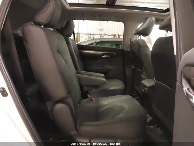 Toyota Highlander Platinum 2021 5TDFZRBH2MS115984 Image 8