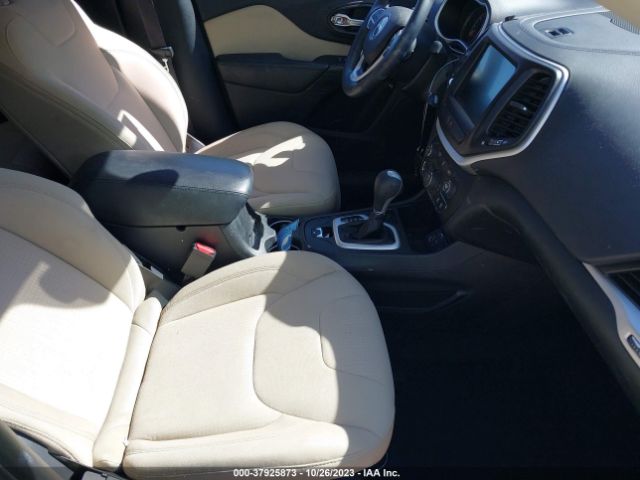 1C4PJLCB4FW782884 Jeep Cherokee Latitude