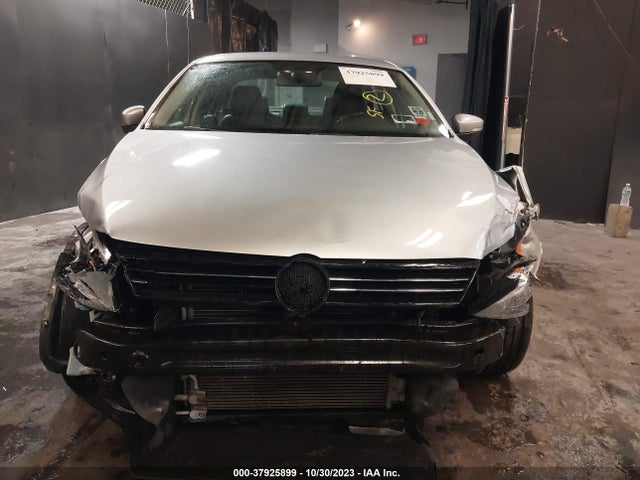 3VWB17AJ1EM203387 Volkswagen Jetta Sedan Se W/connectivity