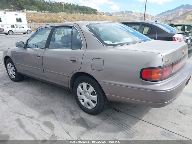 1993 TOYOTA CAMRY LE VIN: JT2VK12E2P0166022