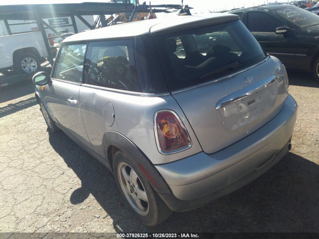 2007 MINI COOPER HARDTOP WMWMF33587TT55402 Photo 2