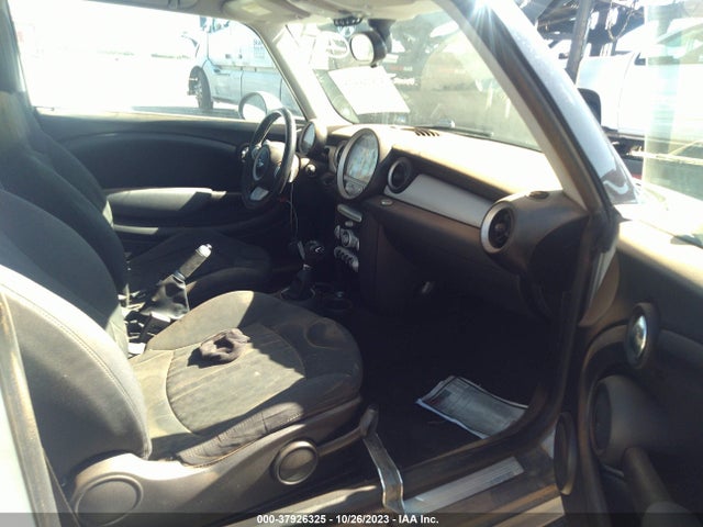 2007 MINI COOPER HARDTOP WMWMF33587TT55402 Photo 4