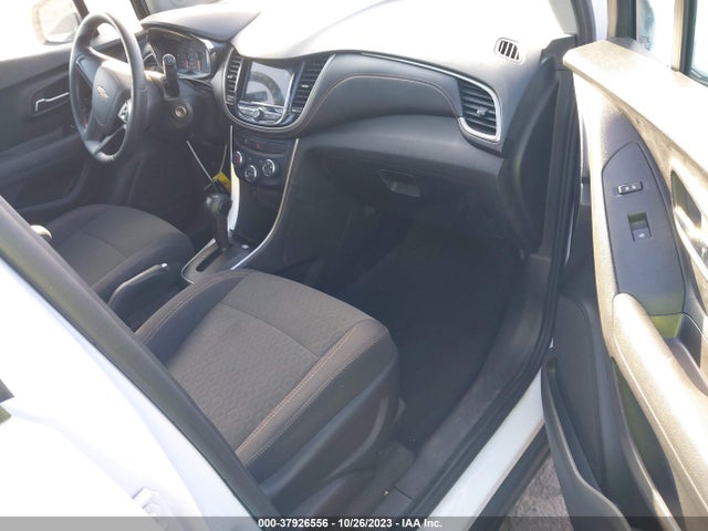 Chevrolet TRAX LS 2019 3GNCJKSB8KL379573 Image 5