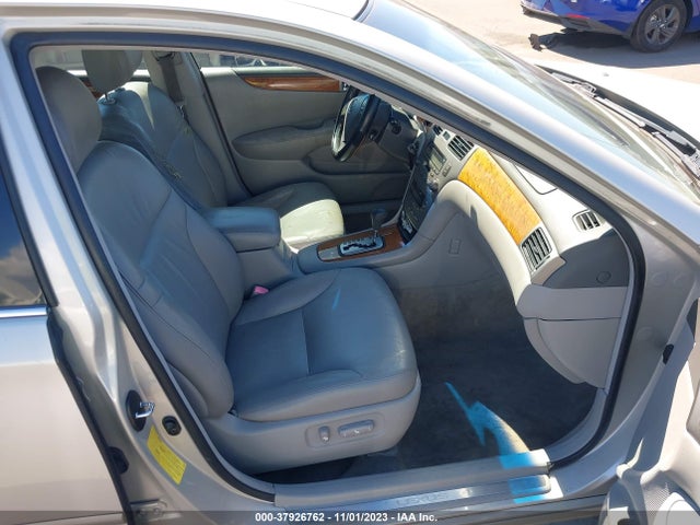 2005 LEXUS ES 330 VIN: JTHBA30G455121062