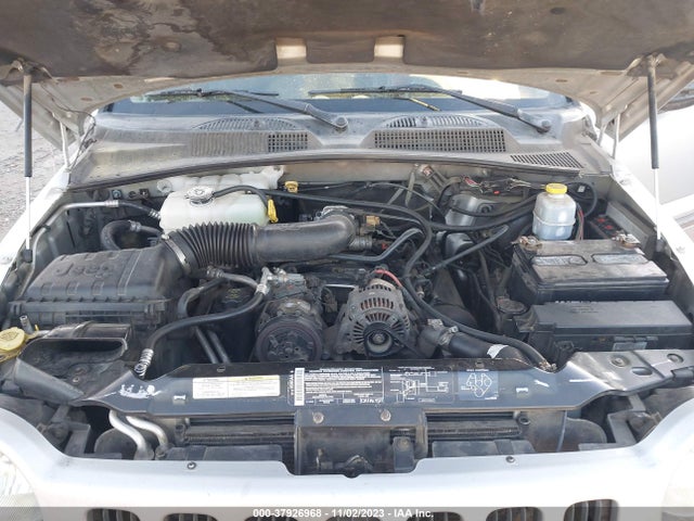 2004 JEEP LIBERTY SPORT VIN: 1J4GL48K94W322457