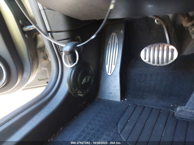 2010 MINI COOPER HARDTOP WMWMF7C53ATZ73905 Photo 10