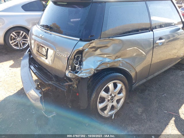 2010 MINI COOPER HARDTOP WMWMF7C53ATZ73905 Photo 5