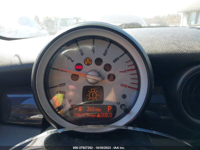 2010 MINI COOPER HARDTOP WMWMF7C53ATZ73905 Photo 6