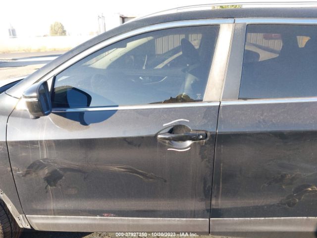 JN1BJ1CR4JW208048 Nissan Rogue Sport Sl