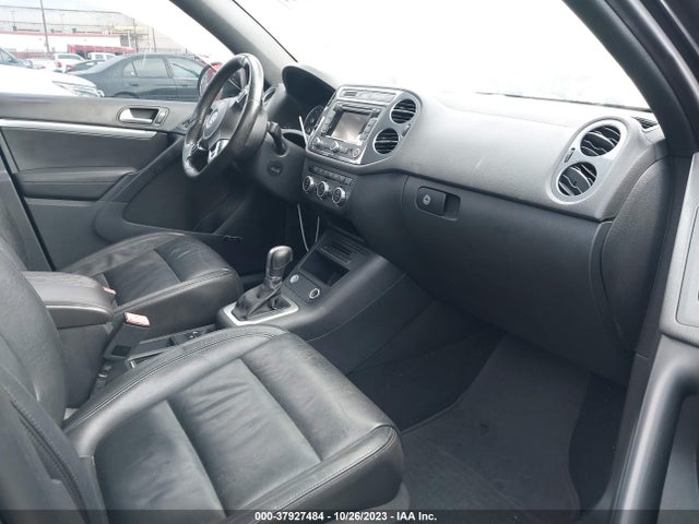 WVGAV7AX3FW550031 Volkswagen Tiguan R-line