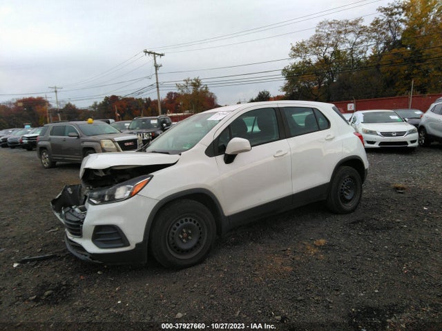 Chevrolet TRAX LS 2018 KL7CJKSBXJB509861 Image 2