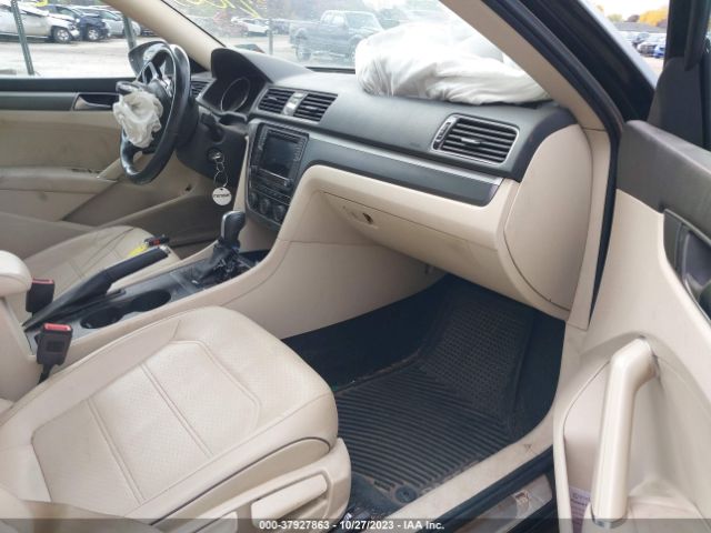 2017 VOLKSWAGEN PASSAT 1VWDT7A31HC079065 Photo 4