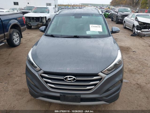 KM8J3CA2XHU586722 Hyundai Tucson Sport