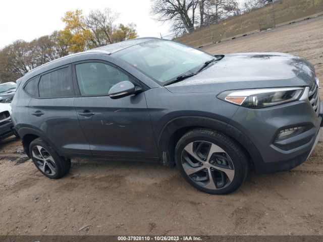 KM8J3CA2XHU586722 Hyundai Tucson Sport