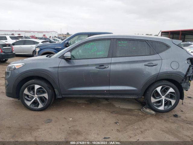 KM8J3CA2XHU586722 Hyundai Tucson Sport