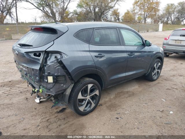 KM8J3CA2XHU586722 Hyundai Tucson Sport