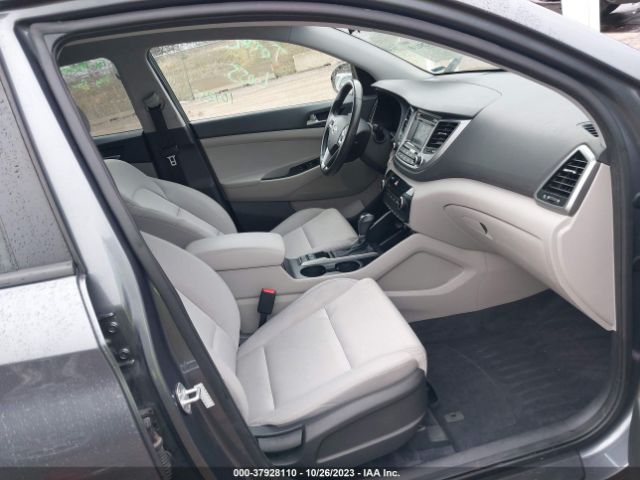 KM8J3CA2XHU586722 Hyundai Tucson Sport