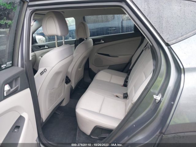 KM8J3CA2XHU586722 Hyundai Tucson Sport