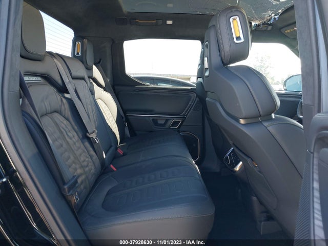 Rivian R1t Adventure 2023 7FCTGAAA9PN024102 Image 8