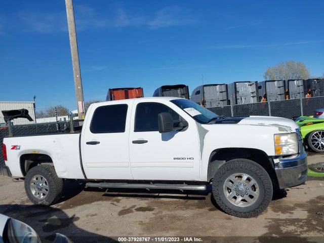 2011 CHEVROLET SILVERADO 2500HD LT VIN: 1GC1KXCG2BF224645
