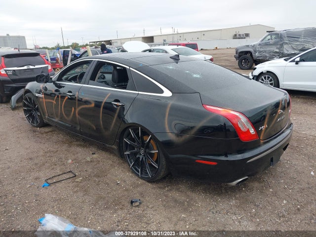 2015 JAGUAR XJ SAJWA2GZ7F8V83881 Photo 2