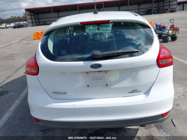 Ford FOCUS SE 2016 1FADP3K25GL386636 Image 16
