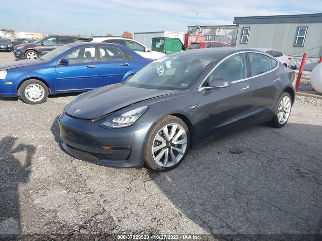 Tesla Model 3 Long Range 2018 5YJ3E1EB3JF068715 Image 2