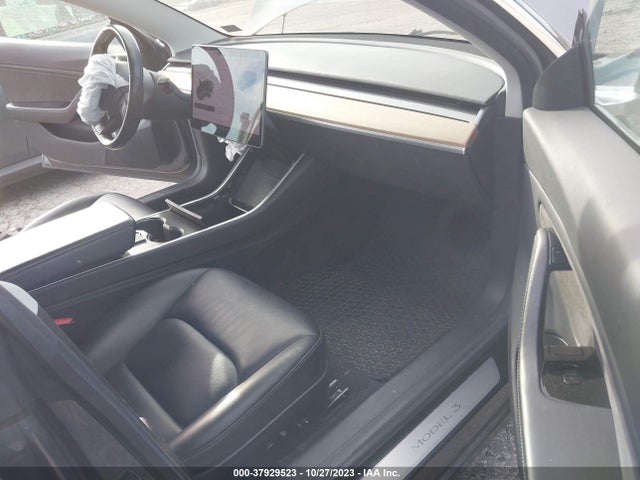 Tesla Model 3 Long Range 2018 5YJ3E1EB3JF068715 Image 5