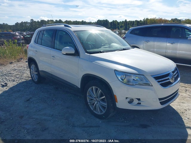 2011 VOLKSWAGEN TIGUAN WVGAV7AX3BW525396 Photo 0