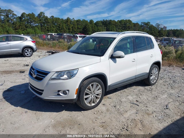 2011 VOLKSWAGEN TIGUAN SE W/SUNROOF & NAVI VIN: WVGAV7AX3BW525396