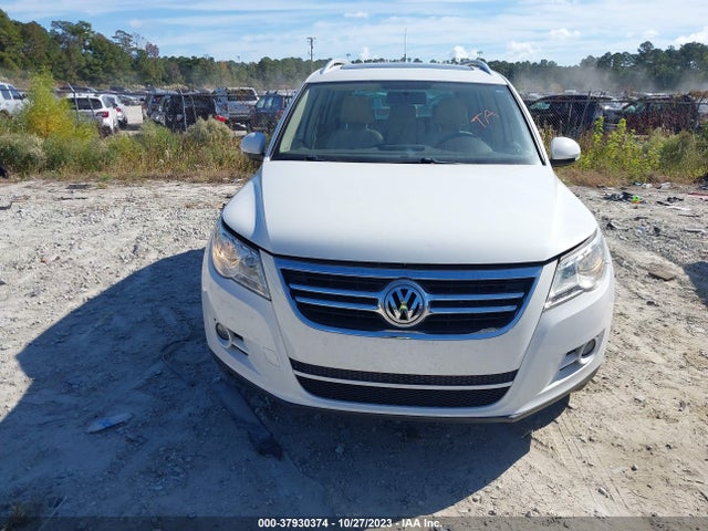 2011 VOLKSWAGEN TIGUAN SE W/SUNROOF & NAVI VIN: WVGAV7AX3BW525396