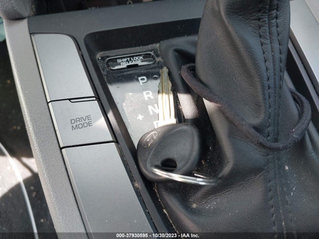 2017 HYUNDAI ELANTRA SE VIN: KMHD84LF9HU151971