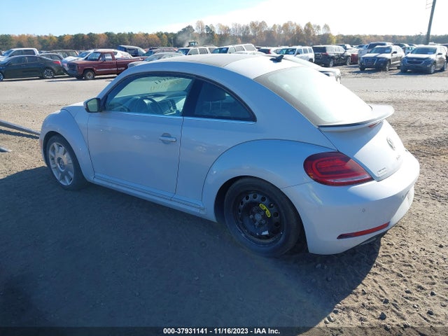 3VWJD7AT8JM726677 Volkswagen Beetle Se