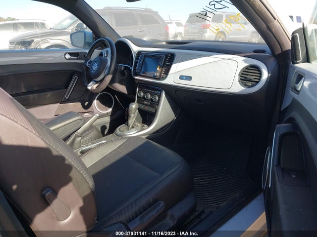 3VWJD7AT8JM726677 Volkswagen Beetle Se