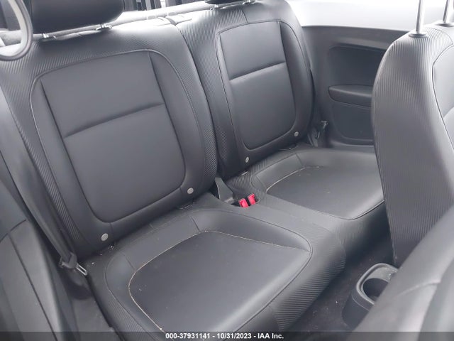 3VWJD7AT8JM726677 Volkswagen Beetle Se