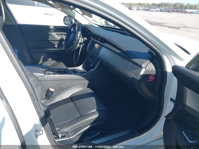 2016 JAGUAR XF SAJBD4BV7GCY09213 Photo 4