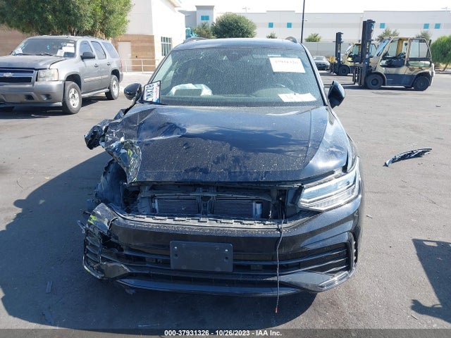 3VVCB7AX4NM053317 Volkswagen Tiguan Se R-line Black